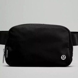 NWT Lululemon Everywhere Belt Bag Black 1L